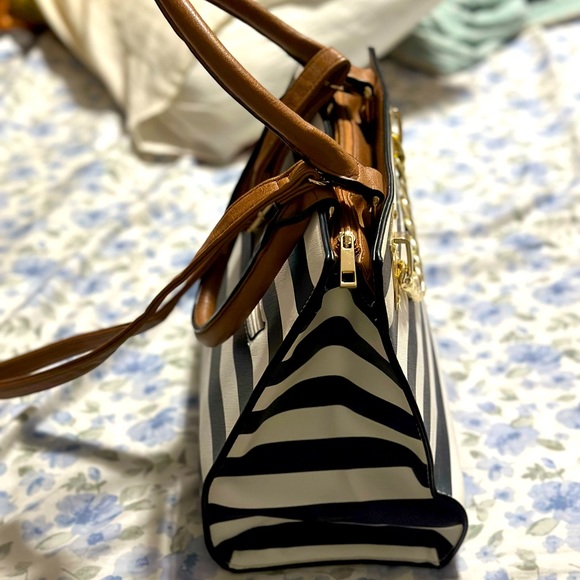 Call it Spring tote - Picture 2 of 7